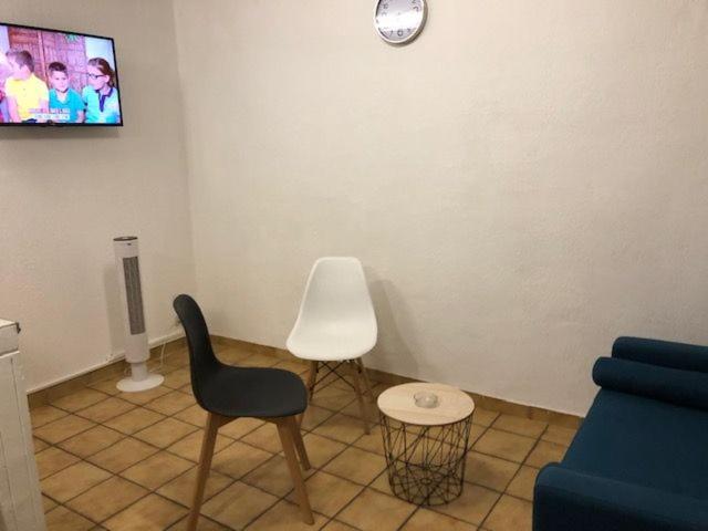 Hoche Lägenhet Coursan Exteriör bild